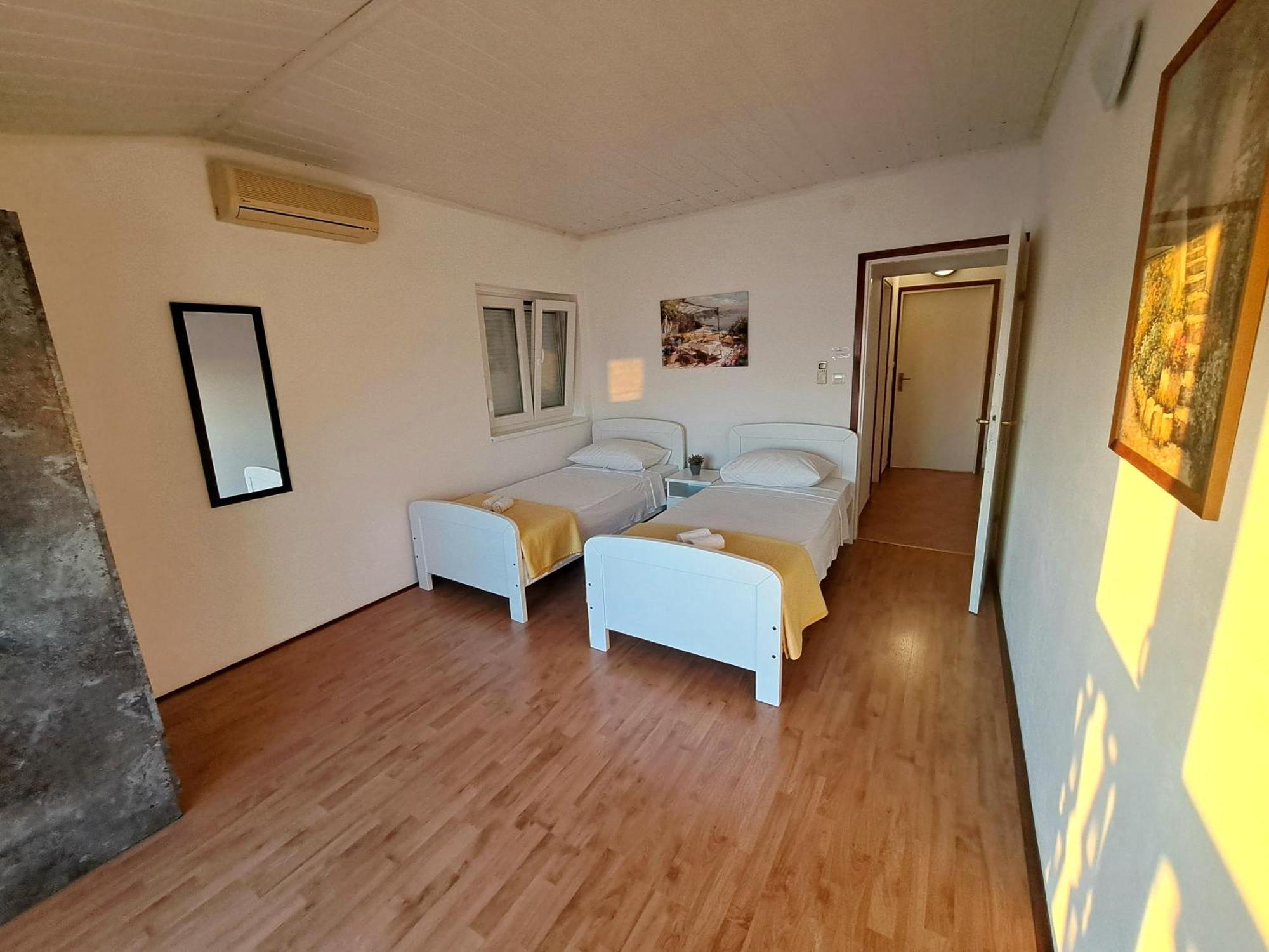 Apartments Maruna Maslenica Eksteriør billede